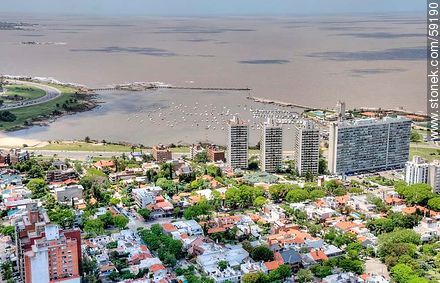 Vista aérea de las Torres del Puerto y el edificio Panamericano - Departamento de Montevideo - URUGUAY. Foto No. 59190