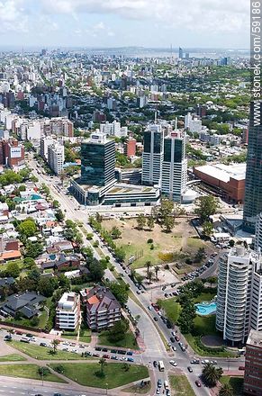 Vista aérea de la calle 26 de Marzo y sus torres adyacentes - Departamento de Montevideo - URUGUAY. Foto No. 59186