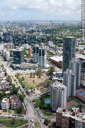 Vista aérea de la calle 26 de Marzo y sus torres adyacentes - Departamento de Montevideo - URUGUAY. Foto No. 59187
