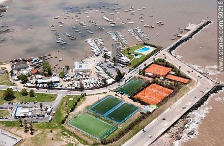 Vista aérea de Yatch Club y Puerto del Buceo. - Departamento de Montevideo - URUGUAY. Foto No. 59218