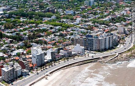 Vista aérea de la rambla y Enrique Estrázulas - Departamento de Montevideo - URUGUAY. Foto No. 59271