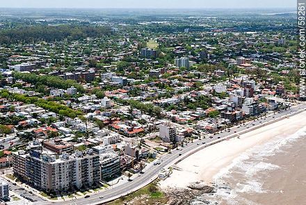 Vista aérea de la rambla y las calles Missouri y Mississipi - Departamento de Montevideo - URUGUAY. Foto No. 59261