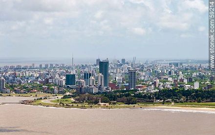 Vista aérea de la ciudad con el barrio Buceo en primer plano - Departamento de Montevideo - URUGUAY. Foto No. 59214
