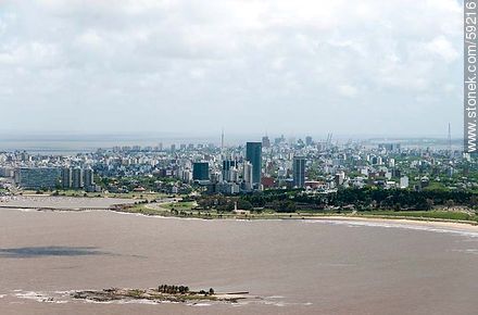 Vista aérea de Montevideo. Isla de las Gaviotas - Departamento de Montevideo - URUGUAY. Foto No. 59216