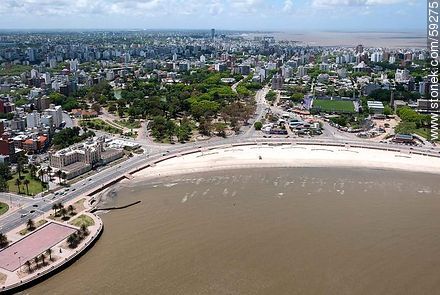 Vista aérea de la Playa Ramírez, edificio Mercosur, estadio Franzini y juegos del parque infantil - Departamento de Montevideo - URUGUAY. Foto No. 59275