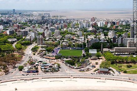 Vista aérea de la Playa Ramírez, estadio Franzini y juegos del parque infantil - Departamento de Montevideo - URUGUAY. Foto No. 59301