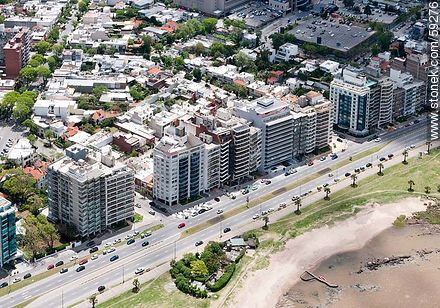 Vista aérea de la Rambla Gandhi - Departamento de Montevideo - URUGUAY. Foto No. 59276