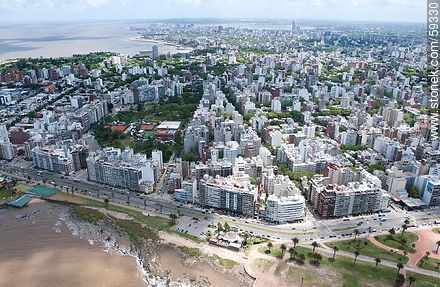 Vista aérea de la Rambla Gandhi, la calle Vázquez Ledesma y el Club Biguá. Calle 21 de Setiembre - Departamento de Montevideo - URUGUAY. Foto No. 59330