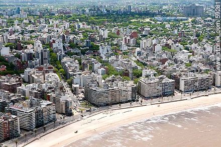 Vista aérea de la playa Pocitos, Av. Brasil, estadio Centenario y Hospital de Clínicas - Departamento de Montevideo - URUGUAY. Foto No. 59281