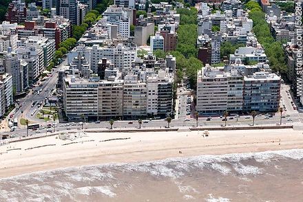Vista aérea de la Rambla Rep. del Perú y Av. Brasil, Martí y Masini - Departamento de Montevideo - URUGUAY. Foto No. 59284