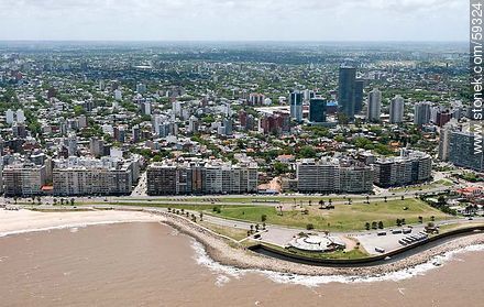 Vista aérea del Espacio Libre de la Segunda Guerra Mundial. Ramblas del Perú y De Gaulle (2012) - Departamento de Montevideo - URUGUAY. Foto No. 59324