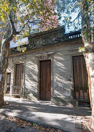 Pereira St. between Guayaquí and Gestido streets - Department of Montevideo - URUGUAY. Foto No. 59479