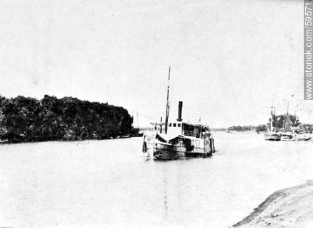 Río Negro. Isla del Puerto in front of the city of Mercedes, 1910 -  - URUGUAY. Foto No. 59571