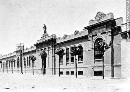 Asilo de Expósitos y Huérfanos. La enfermería. 1909 - Departamento de Montevideo - URUGUAY. Foto No. 59654