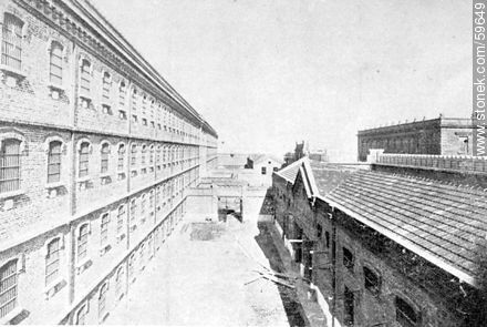 La nueva Penitenciaría. Un costado del edificio. 1909. - Departamento de Montevideo - URUGUAY. Foto No. 59649