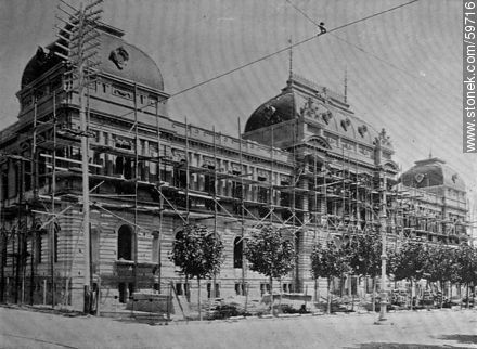 Los nuevos palacios. Facultad de Derecho y de Comercio (en construcción), 1909 - Departamento de Montevideo - URUGUAY. Foto No. 59716