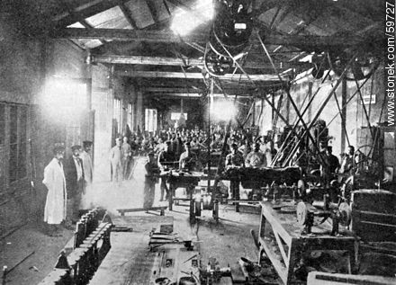 Arsenal de Guerra. Uno de los talleres, 1910 - Departamento de Montevideo - URUGUAY. Foto No. 59727