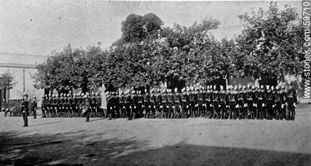 Acadamia General Militar. La compañía de cadetes en formación, 1909 - Departamento de Montevideo - URUGUAY. Foto No. 59710