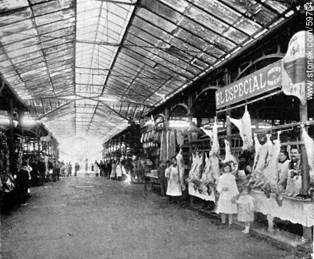 Interior del Mercado Central, 1910 - Departamento de Montevideo - URUGUAY. Foto No. 59764