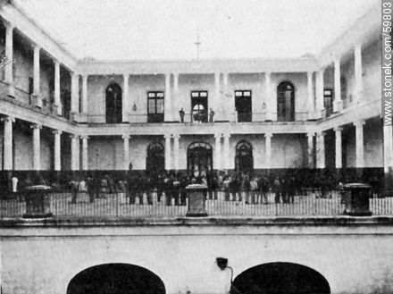 Escuela de Artes y Oficios. Patio Principal. 1910 - Departamento de Montevideo - URUGUAY. Foto No. 59803