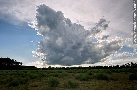 Tormenta de verano en la laguna - Punta del Este y balnearios cercanos - URUGUAY. Foto No. 59865