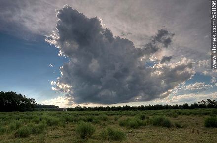 Tormenta de verano en la laguna - Punta del Este y balnearios cercanos - URUGUAY. Foto No. 59866