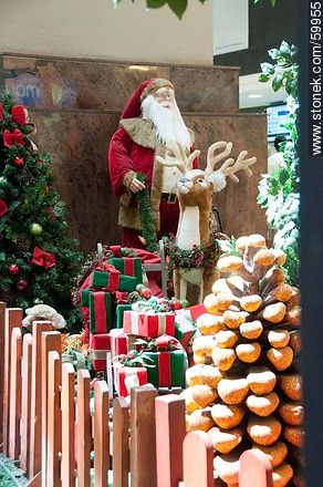 Christmas in the Punta Carretas Shopping Mall. Santa Claus - Department of Montevideo - URUGUAY. Photo #59955