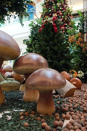 Navidad en el Punta Carretas Shopping. Mushrooms - Department of Montevideo - URUGUAY. Foto No. 59959