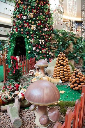 Christmas in the Punta Carretas Shopping Mall. Christmass tree - Department of Montevideo - URUGUAY. Photo #59953