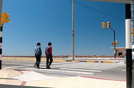 Traffic and pedestrian zebra? Simultaneous? - Department of Montevideo - URUGUAY. Foto No. 60017