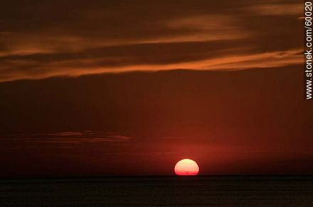 Sunset at sea - Punta del Este and its near resorts - URUGUAY. Foto No. 60020