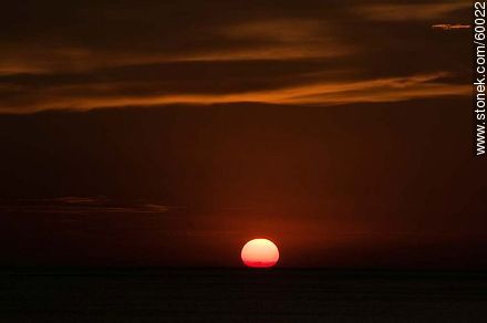 Sunset at sea - Punta del Este and its near resorts - URUGUAY. Foto No. 60022