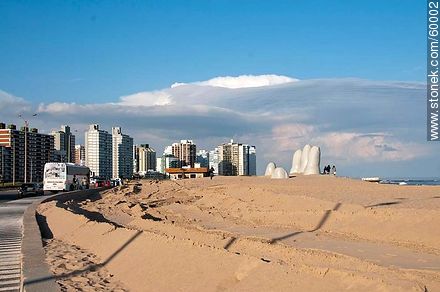 Movimiento de arena en Playa Brava - Punta del Este y balnearios cercanos - URUGUAY. Foto No. 60002