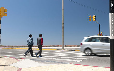 Traffic and pedestrian zebra? Simultaneous? -  - URUGUAY. Photo #60016