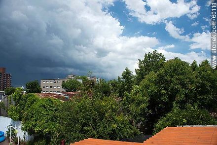 Formación de tormenta de verano - Departamento de Montevideo - URUGUAY. Foto No. 60111