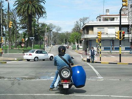 Candombe moto - Department of Montevideo - URUGUAY. Foto No. 60061