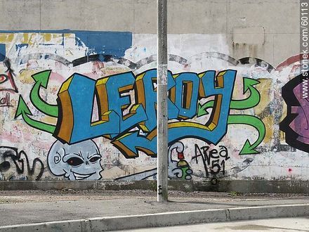 Graffiti on wall of a cemetery in Buceo - Department of Montevideo - URUGUAY. Foto No. 60113