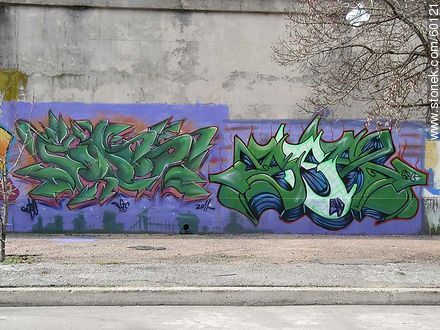 Grafiti en muro de Cementerio en el Buceo - Departamento de Montevideo - URUGUAY. Foto No. 60121