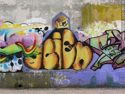 Graffiti on wall of a cemetery in Buceo - Department of Montevideo - URUGUAY. Foto No. 60136