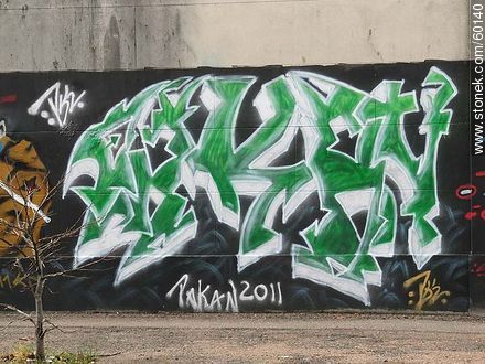 Grafiti en muro de Cementerio en el Buceo - Departamento de Montevideo - URUGUAY. Foto No. 60140