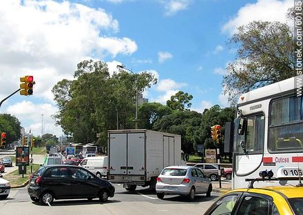 Avenida Italia y Albo - Departamento de Montevideo - URUGUAY. Foto No. 60185