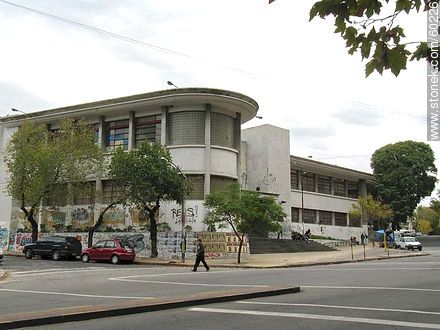 Liceo Zorrilla at Bulevar España and Joaquín Requena St. - Department of Montevideo - URUGUAY. Photo #60226