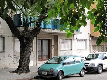 La calle Mario Cassinoni (ex Duvimioso Terra 1220) y Charrúa - Departamento de Montevideo - URUGUAY. Foto No. 60213