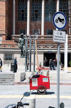 The David, manicero and motorcycle parking in the Municipality - Department of Montevideo - URUGUAY. Photo #60385
