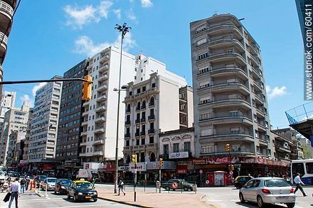 Edificios de la Av. 18 de Julio y Barrios Amorín - Departamento de Montevideo - URUGUAY. Foto No. 60411