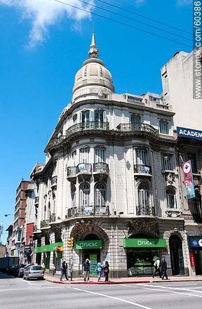 Corner of 18 Julio and Vazquez streets - Department of Montevideo - URUGUAY. Foto No. 60386