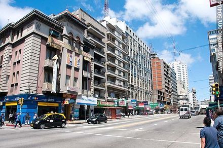Avenida 18 de Julio and Carlos Roxlo St. - Department of Montevideo - URUGUAY. Foto No. 60404