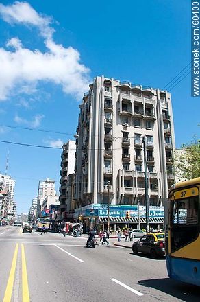 Parma Building on the corner of 18 de Julio Ave. and Minas St. - Department of Montevideo - URUGUAY. Photo #60400