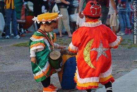 Children with their drums ready for the parade - Department of Montevideo - URUGUAY. Foto No. 60571