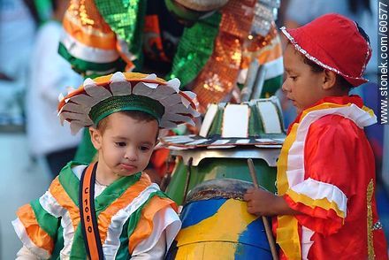 Children with their drums ready for the parade - Department of Montevideo - URUGUAY. Foto No. 60577